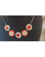 collier 5 boutons nacre