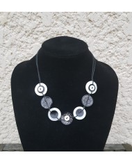 collier 7 boutons nacre