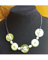 collier 5 boutons nacre