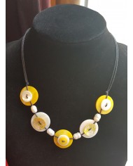 collier 5 boutons nacre