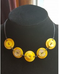collier 5 boutons nacre