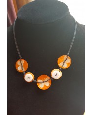 collier 5 boutons nacre