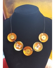 collier 5 boutons nacre