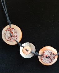 collier 5 boutons nacre