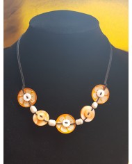 collier 5 boutons nacre