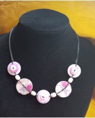 collier 5 boutons nacre