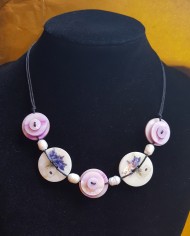 collier 5 boutons nacre