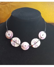 collier 5 boutons nacre