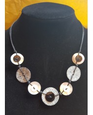 collier 7 boutons nacre collier 7 boutons nacre