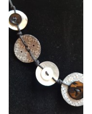 collier 7 boutons nacre collier 7 boutons nacre