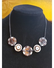 collier 5 boutons nacre