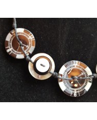 collier 5 boutons nacre
