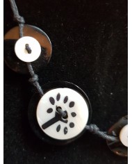 collier 5 boutons nacre