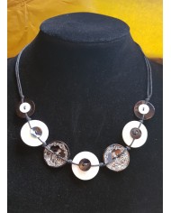 collier 7 boutons nacre