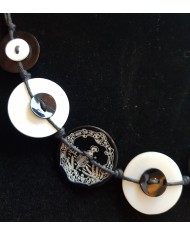 collier 7 boutons nacre