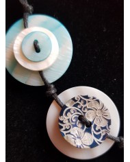 collier 5 boutons nacre