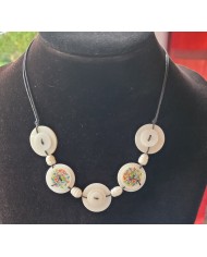 collier 5 boutons nacre