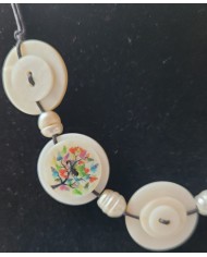 collier 5 boutons nacre