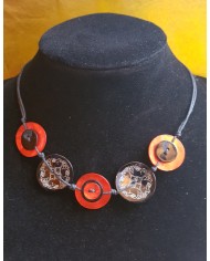 collier 5 boutons nacre