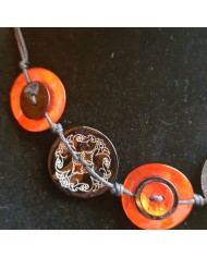 collier 5 boutons nacre