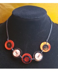 collier 5 boutons nacre