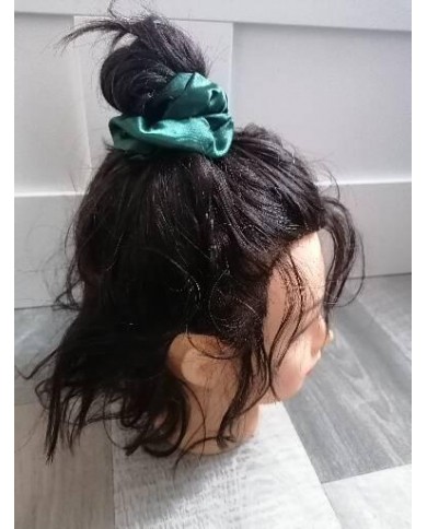 Chouchou élastique en satin vert sapin