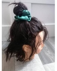 Chouchou élastique en satin vert sapin