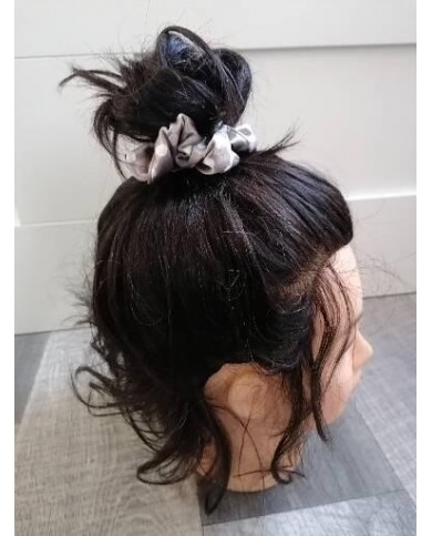 Chouchou élastique en satin à pois taupe et blanc