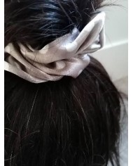 Chouchou élastique en satin à pois taupe et blanc