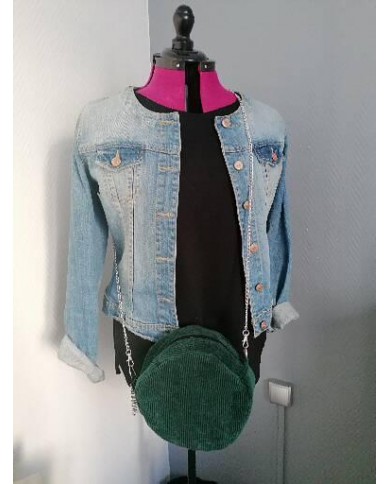 Sac rond avec chaînette en velours côtelé vert sapin