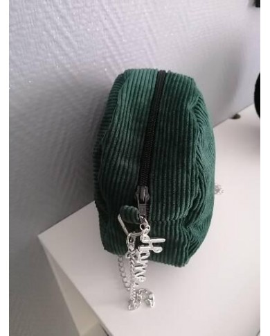 Sac rond avec chaînette en velours côtelé vert sapin