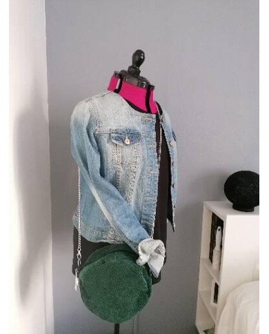 Sac rond avec chaînette en velours côtelé vert sapin