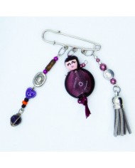 Broche poupee violet