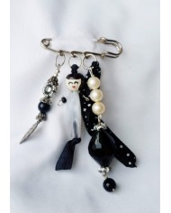Broche poupee blanc et noir
