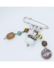 Broche poupee marron et blanc