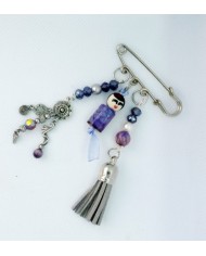 Broche poupee violet et gris