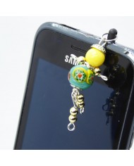 Bijou de portable poupee verte et jaune