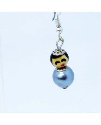 Boucle d'oreilles poupee gris nacré Boucle d'oreilles poupee gris nacré