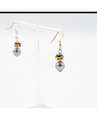 Boucle d'oreilles poupee gris nacré