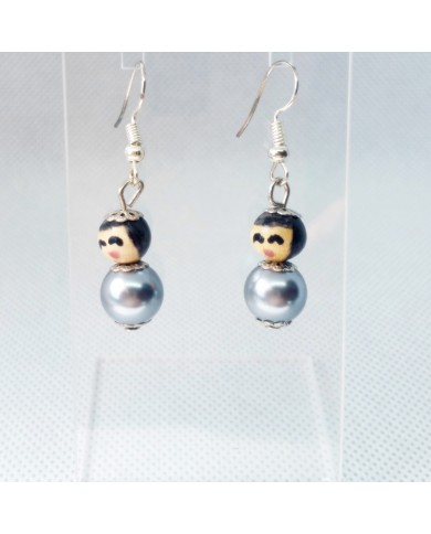 Boucle d'oreilles poupee gris nacré Boucle d'oreilles poupee gris nacré
