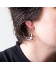 Boucle d'oreilles poupee gris mat