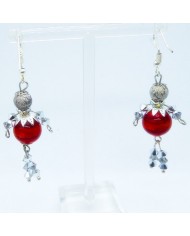Boucle d'oreilles poupee perle rouge et grise