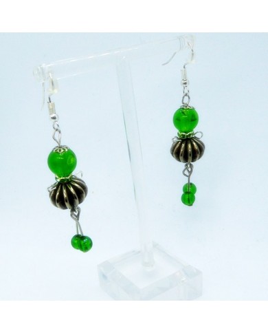 Boucle d'oreilles poupee perle verte