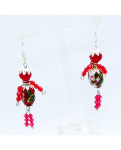 Boucle d'oreilles poupee perle rouge