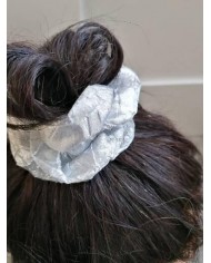 Chouchou en satin froissé argenté