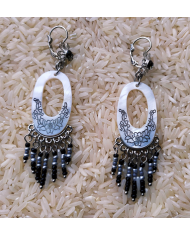 Boucles d’oreilles dormeuses pendantes nacre