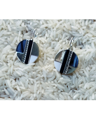 Boucles d’oreilles dormeuses nacre et résine