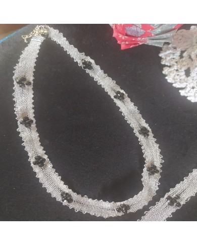 Parure en dentelle