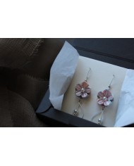 boucles d'oreilles "larmes de fleur" Rose