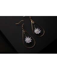 boucles d'oreille "Etoile de Jardin" blanc boucles d'oreille "Etoile de Jardin" blanc